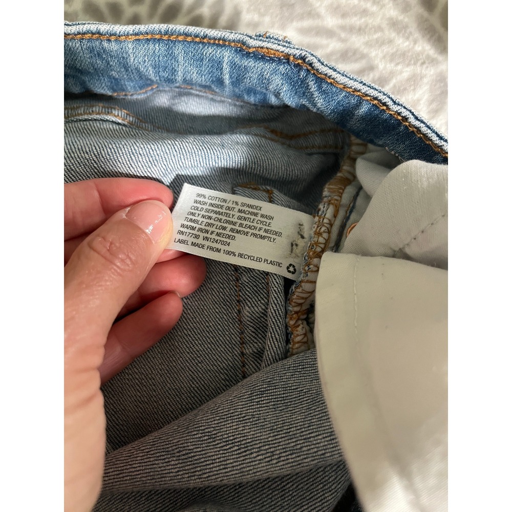 High Rise Distressed Barrel Mom Jeans size 2 Light Wash Blue Ripped Indie Y2K - Picture 9 of 9
